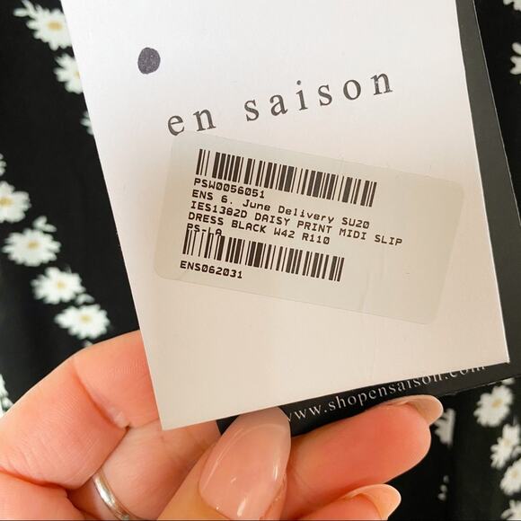 En Saison Daisy Print Cross Back Slip Dress Size Medium - Picture 9 of 10